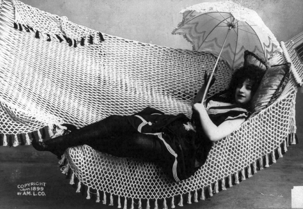 Woman in Hammock 1899 - American Lithographic Co. / Public domain